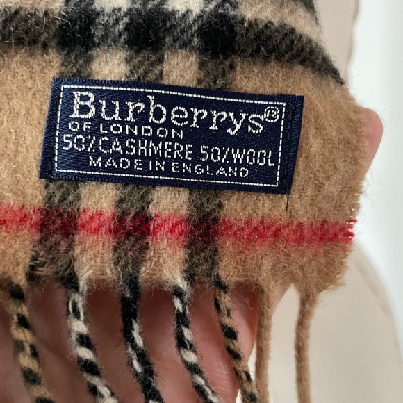 Burberrys of London Cashmere/Wool blend Iconic Scarf - Picture 5 of 10